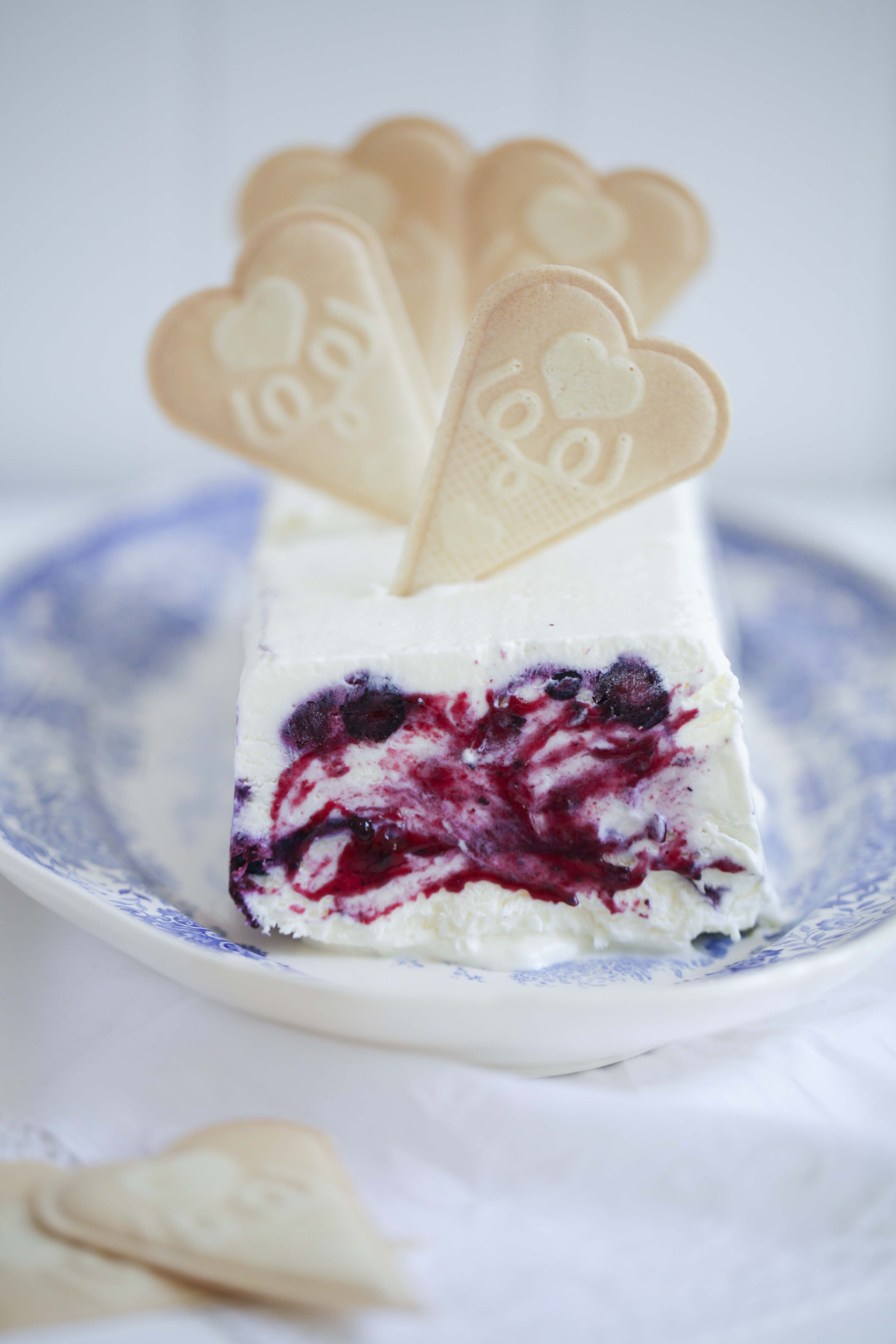 Selbstgemachtes Eis mit ofengeschmorten Vanille-Blaubeeren – Eiscreme ...