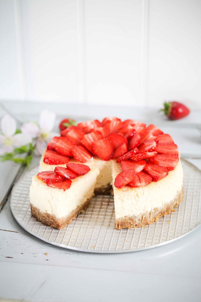 Karamell Erdbeer Cheesecake Rezept mit Schokoladenguss