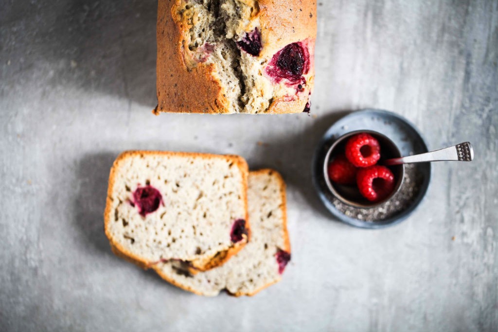 Chia Bananenbrot mit Himbeeren Rezept für Gerolsteiner Projekt Wasserwoche