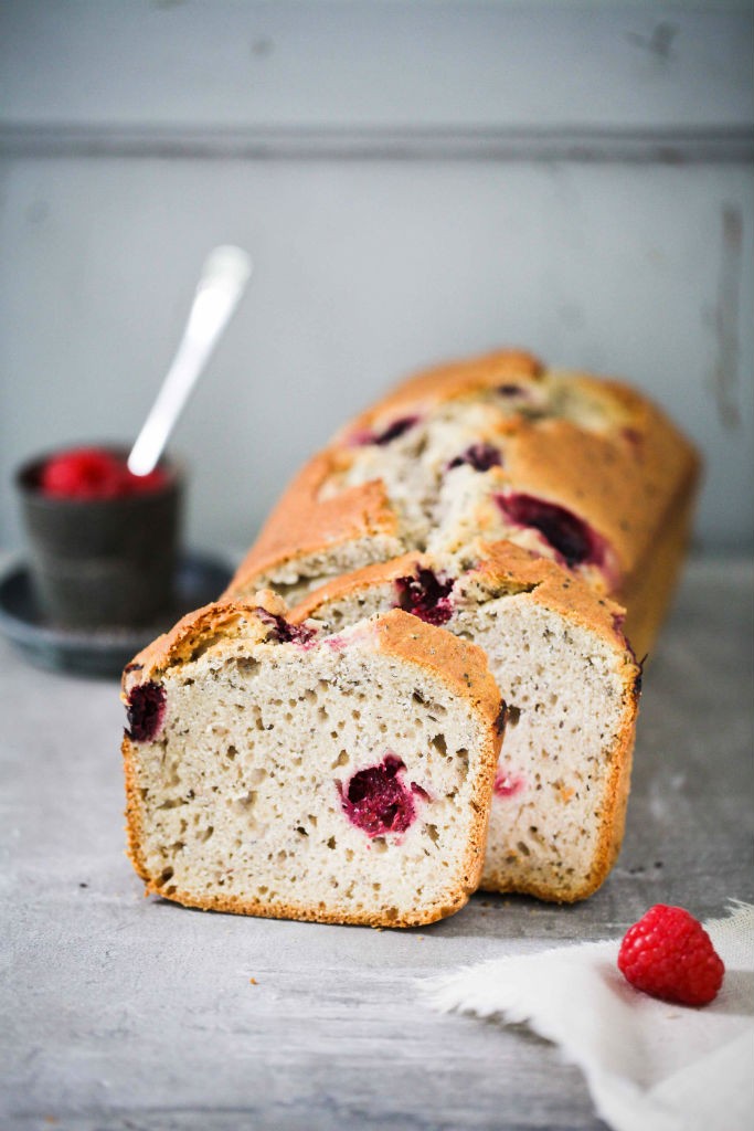 Chia Bananenbrot mit Himbeeren Rezept für Gerolsteiner Projekt Wasserwoche