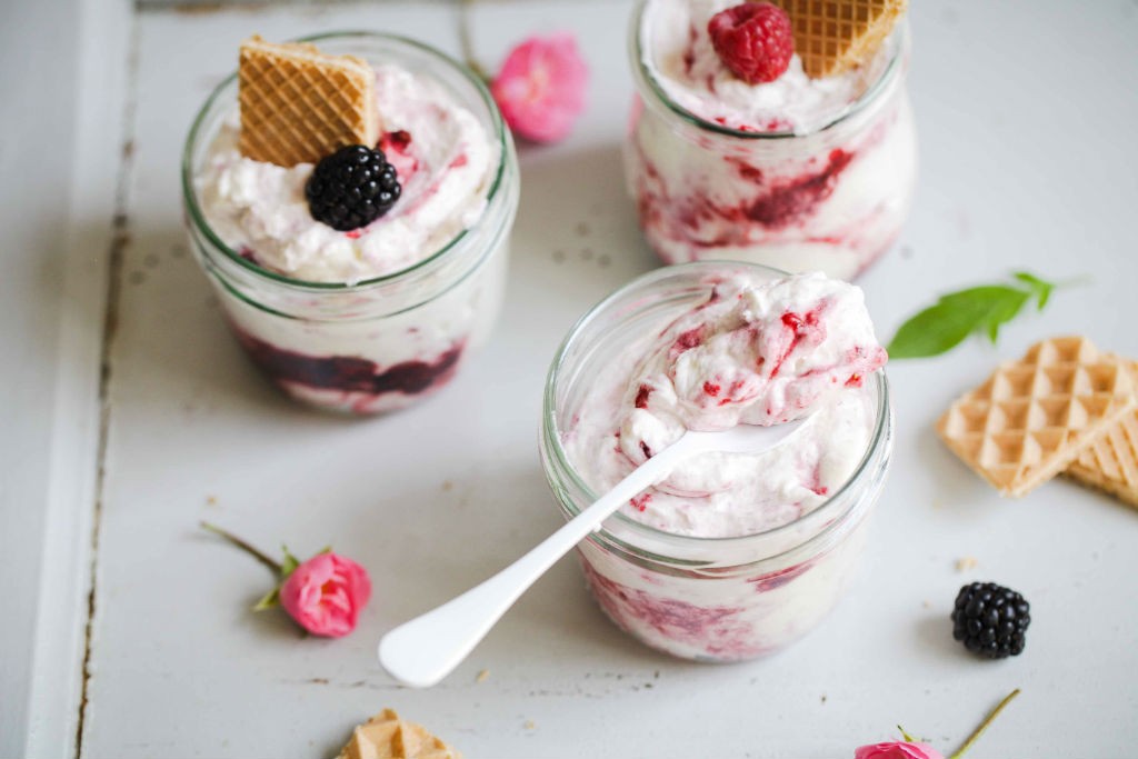 Rezept fuer Beerendessert Berry fool aus nur drei Zutaten einfaches leckeres Sommerdessert