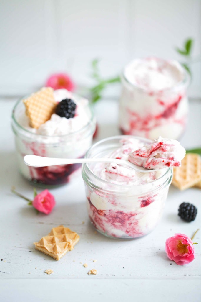 Rezept fuer Beerendessert Berry fool aus nur drei Zutaten einfaches leckeres Sommerdessert