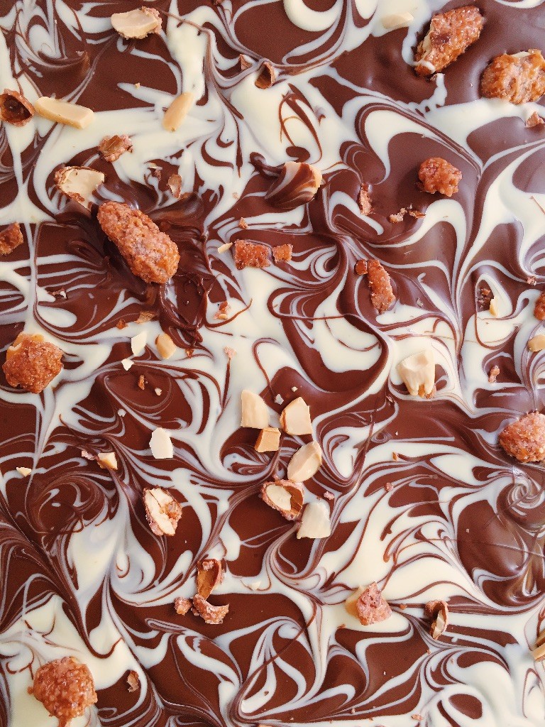 Rezept selbstgemachte gebrannte Mandeln Schokolade chocolate bark recipe zuckerzimtundliebe kuechengeschenk post aus meiner kueche