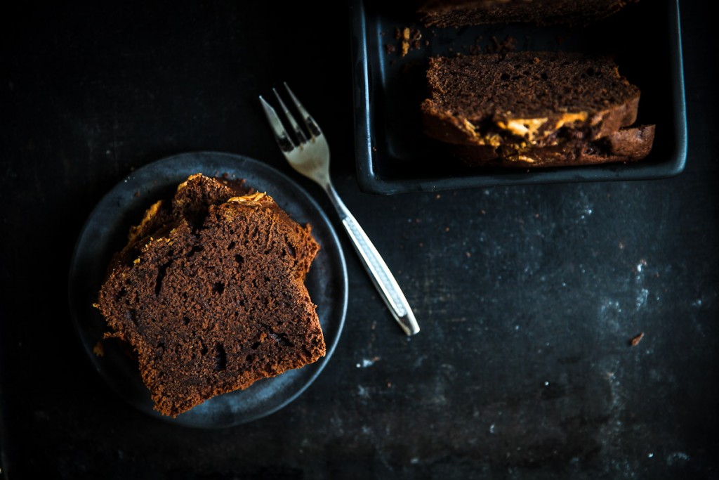 Schokoladen Bananenbrot Rezept Erdnussbutter Swirl Zuckerzimtundliebe foodstyling banana bread schokoladenkuchen peanutbutter food photography einfacher kuchen