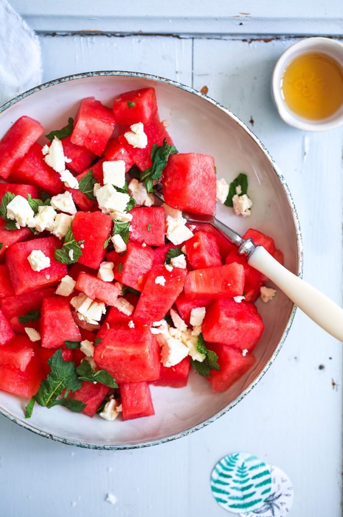 Rezept Wassermelone Salat mit Feta und Minze frischer Sommersalat bester Salat grillsalat Salat zum Grillen mit Melone Watermelon Feta Mint Salad Recipe Rezept Foodstyling food photography zuckerzimtundliebe