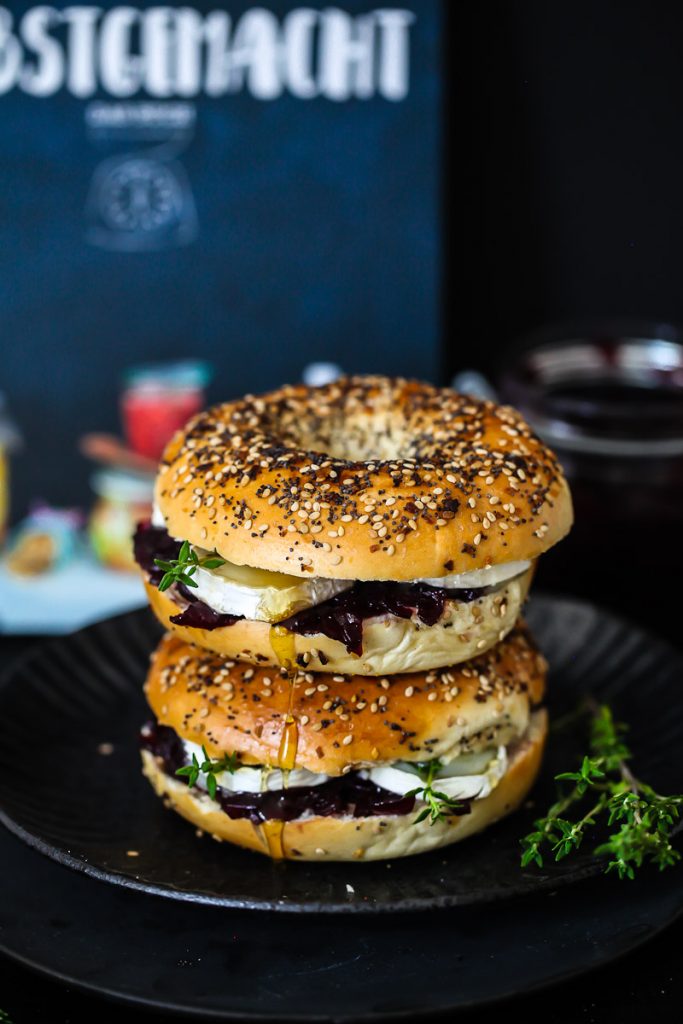 Selbstgemacht - das buch Bagel Portwein Zwiebelkonfitüre belegter bagel zwiebel ziegenkäse thymiann und honig stulle stullenrezept edeka selbstgemacht kochbuch zuckerzimtundliebe foodstyling food photography foodblog