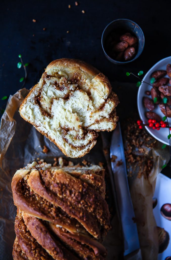 Zimt Hefezopf mit gebrannter Mandel Füllung twisted cinnamon bread Hefeteig Rezept zuckerzimtundliebe Weihnachtsbäckerei Backen im Advent Foodblog Backblog