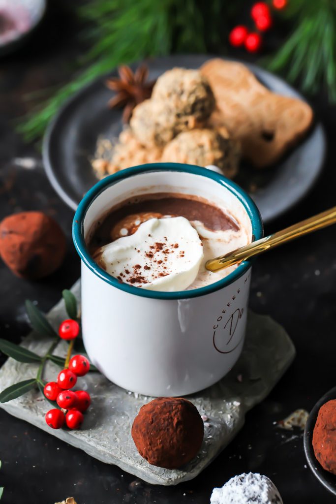 Schokoladentrueffel Ganachetrueffel Schokoladentrueffel selbstgemacht Rezept mit Spekulatius Post aus meiner Kueche Geschenke aus der Kueche Hot Chocolate chocolate truffles easy peasy zuckerzimtundliebe foodblog beste rezepte zum advent