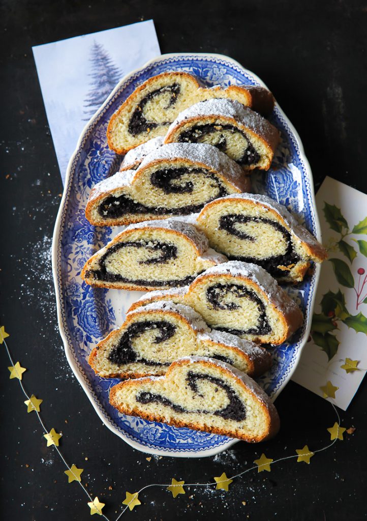 Mohn Quarkstollen Rezept so geht sächsisch Adventskalender Adventsgebäck einfacher Christstollen aus Quarkteig foodstyling german christmas recipes Rezept Backrezept Weihnachtsbäckerei Zucker Zimt und Liebe Foodblog Backblog