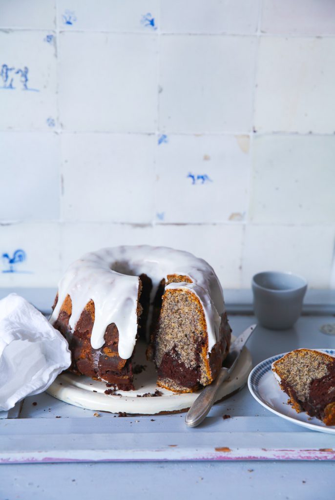 Mohn Marmorkuchen Gugelhupf Rezept mit Schmandguss poppy seed marble bundt cake foodstyling food photography backblog einfaches rührkuchen rezept leichte kuchen