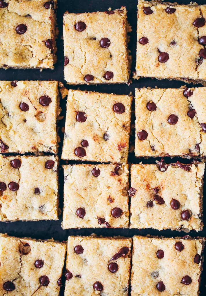 Rezept für Chocolate Chip Cookie Bars mit Haferflocken oat bars gooey cookies foodstyling cookie squares food photography zuckerzimtundliebe foodblog backblog baking backrezept kekse backen schokoladencookies