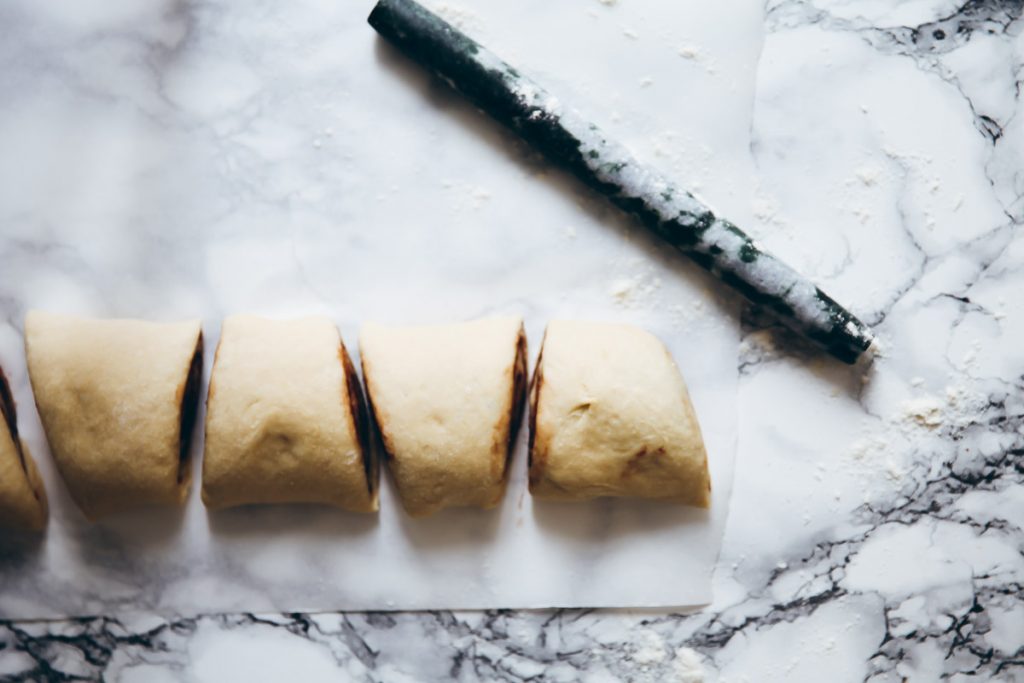 Franzbrötchen Kakao Zimt Füllung Hefeteig Hefegebäck selber backen german cinnamon roll recipe zuckerzimtundliebe foodstyling foodphotography