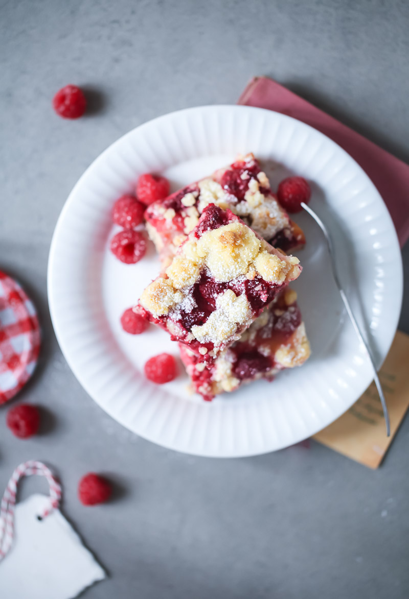 Himbeer-Rhabarber Streuselkuchen | Zucker, Zimt und Liebe