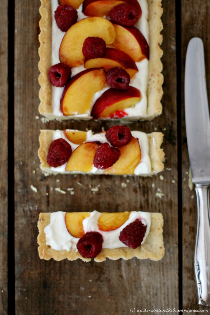 Cheesecake-Tarte mit Nektarinen und Himbeeren | Zucker, Zimt und Liebe
