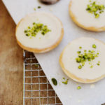 chai amerikaner rezept amerikaner backen backrezept gebäck pistazie orange black and white cookies chai glaze zuckerzimtundliebe foodblog foodstyling backblog