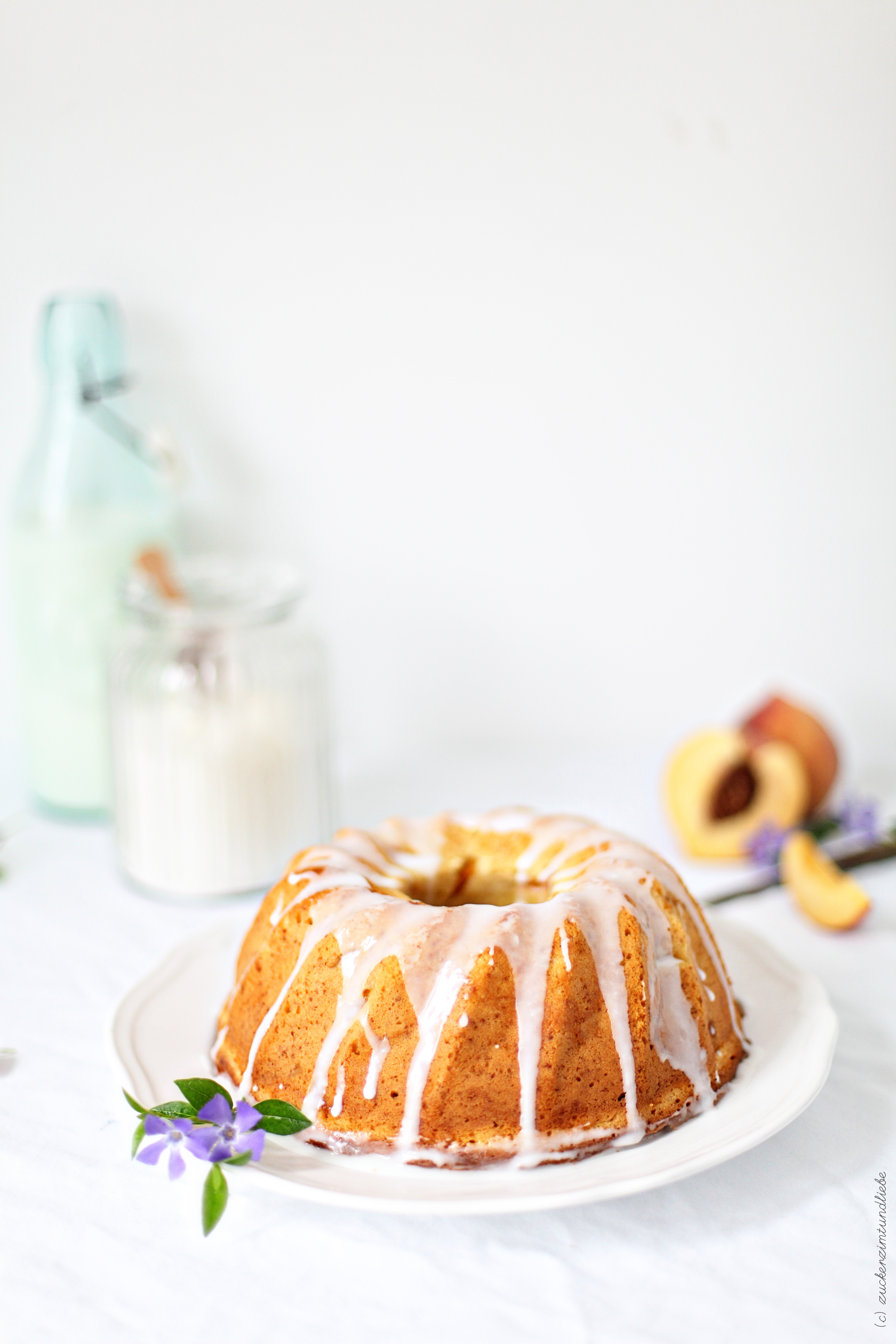 Zuckerzimtundliebe Rezept Pfirsischkuchen Gugelhupf mit Schmand Backrezept