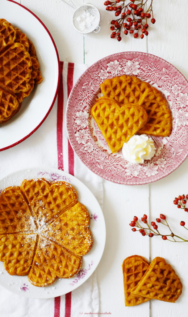 Kürbiswaffel Rezept, die besten Kürbisrezepte, pumpkin waffles, herbstrezepte, süsse kürbis rezepte, zuckerzimtundliebe, food photography, food styling, zucker zimt und liebe, foodblog, backblog