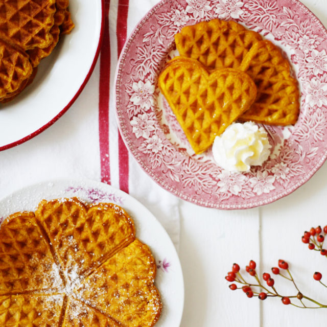 Kürbiswaffel Rezept, die besten Kürbisrezepte, pumpkin waffles, herbstrezepte, süsse kürbis rezepte, zuckerzimtundliebe, food photography, food styling, zucker zimt und liebe, foodblog, backblog