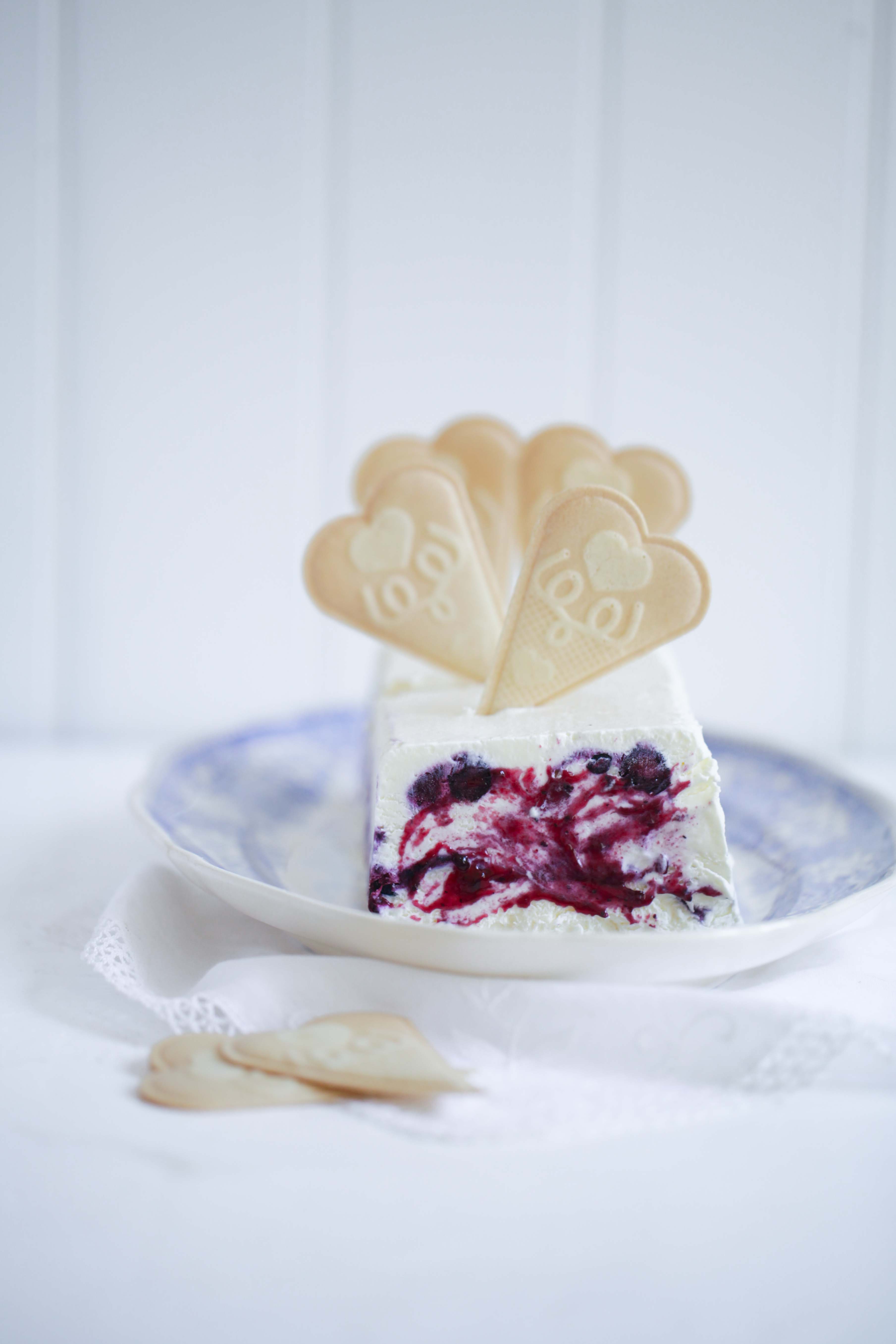 Zuckerzimtundliebe Rezept für Blaubeereis ohne Eismaschine mit ofengerösteten Vanille-Blaubeeren Foodblog Eisrezept Eis Vanilleeis selbstgemacht