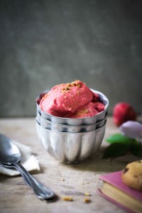 Einfaches Rezept Erdbeer Frozen Yogurt ohne Eismaschine Zuckerzimtundliebe Strawberry Froyo Eisrezept Erdbeereis selber machen Bahlsen Sweet Trends Frozen Joghurt Froyo Eis ohne Eismaschine