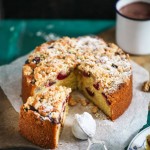 Einfaches und leckeres Kirsch Streuselkuchen Rezept mit Walnuss Streuseln und Fleur de Sel von Zucker, Zimt und Liebe dem deutschen Backblog