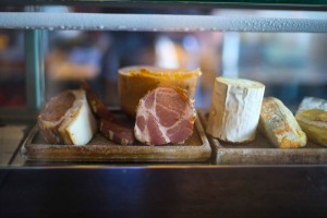 Reise Portland Oregon Tipps Restaurant Olympia Provisions where to eat in Portland Salumerie charcuterie