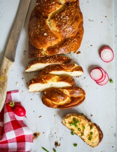 Rezept Laugenzopf Laugengebaeck Pretzel Recipe Pretzel Loaf Frühstück Frühstücksglück Rezept Obazda Bayrisches Laugengebäck selber machen Zuckerzimtundliebe Foodblog