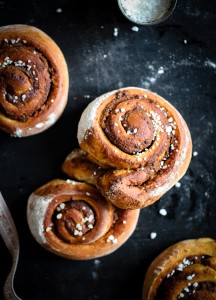 Rezept für Lebkuchen Zimtschnecke Zimtschneckenrezept Lebkuchenfüllung Adventsgebäck Foodstyling cinnamon bun cinnamon rolls Weihnachtsbaeckerei Zuckerzimtundliebe beste Weihnachtsrezepte