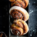 Rezept für Lebkuchen Zimtschnecke Zimtschneckenrezept Lebkuchenfüllung Adventsgebäck Foodstyling cinnamon bun cinnamon rolls Weihnachtsbaeckerei Zuckerzimtundliebe beste Weihnachtsrezepte