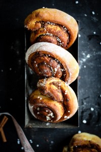 Rezept für Lebkuchen Zimtschnecke Zimtschneckenrezept Lebkuchenfüllung Adventsgebäck Foodstyling cinnamon bun cinnamon rolls Weihnachtsbaeckerei Zuckerzimtundliebe beste Weihnachtsrezepte