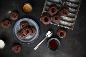 Kakaokipferl Schokokipferl Weihnachtsplätzchen Rezept Schokoladenkekse Weihnachtsgebaeck Zuckerzimtundliebe Vanillekipferl Ganache Goldsterne christmas cookies