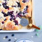 Der beste Butterkuchen Rezept für Blaubeer Butterkuchen Blaubeerkuchen vom Blech mit frischer Hefe wie macht man Hefeteig Butterkuchen wie vom Bäcker Zuckerzimtundliebe Foodblog