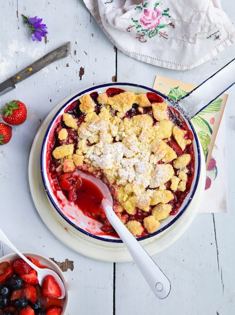 Bester Erdbeer Rhabarber Crumble | Zucker, Zimt und Liebe