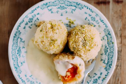 Marillenknödel Rezept mit Pistazie Apricot dumplings recipe Südtirol Aprikose Quarkknödel Zuckerzimtundliebe foodstyling meetmerano