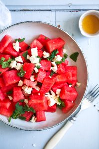 Rezept Wassermelone Salat mit Feta und Minze frischer Sommersalat bester Salat grillsalat Salat zum Grillen mit Melone Watermelon Feta Mint Salad Recipe Rezept Foodstyling food photography zuckerzimtundliebe