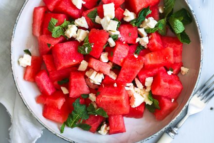 Rezept Wassermelone Salat mit Feta und Minze frischer Sommersalat bester Salat grillsalat Salat zum Grillen mit Melone Watermelon Feta Mint Salad Recipe Rezept Foodstyling food photography zuckerzimtundliebe