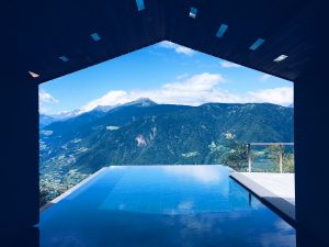 meetmerano meraner land hotel unterkuenfte miramonti boutique hotel spa pretty hotels white line hotels infinity pool hafling alto adige zuckerzimtundliebe food and travel