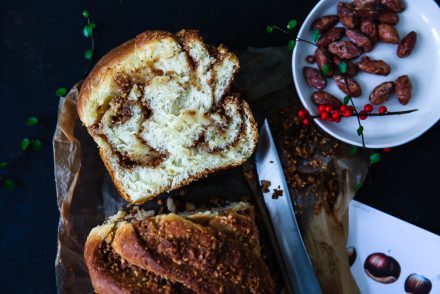 Zimt Hefezopf mit gebrannter Mandel Füllung twisted cinnamon bread Hefeteig Rezept zuckerzimtundliebe Weihnachtsbäckerei Backen im Advent Foodblog Backblog