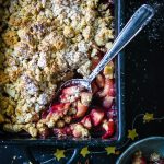 Glühwein Apple Crumble Rezept Adventsrezept Weihnachtsrezept apple crisp oat crumble recipe zuckerzimtundliebe foodblog food styling apfelrezept weihnachtsdessert