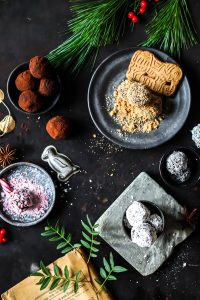 Schokoladentrueffel Ganachetrueffel Schokoladentrueffel selbstgemacht Rezept mit Spekulatius Post aus meiner Kueche Geschenke aus der Kueche Hot Chocolate chocolate truffles easy peasy
