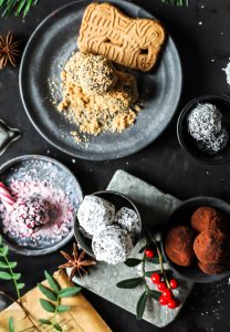 Schokoladentrueffel Ganachetrueffel Schokoladentrueffel selbstgemacht Rezept mit Spekulatius Post aus meiner Kueche Geschenke aus der Kueche Hot Chocolate chocolate truffles easy peasy