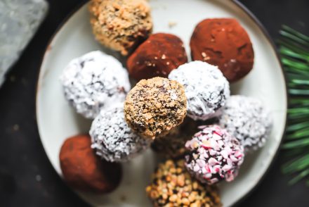 Schokoladentrueffel Ganachetrueffel Schokoladentrueffel selbstgemacht Rezept mit Spekulatius Post aus meiner Kueche Geschenke aus der Kueche Hot Chocolate chocolate truffles easy peasy