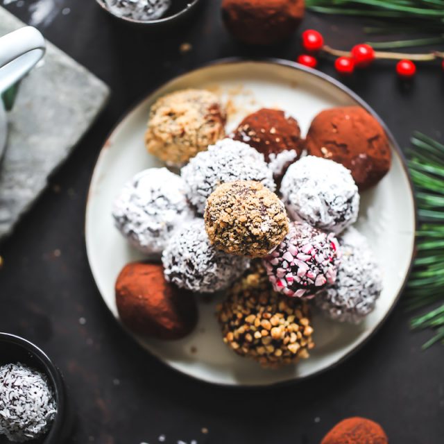 Schokoladentrueffel Ganachetrueffel Schokoladentrueffel selbstgemacht Rezept mit Spekulatius Post aus meiner Kueche Geschenke aus der Kueche Hot Chocolate chocolate truffles easy peasy