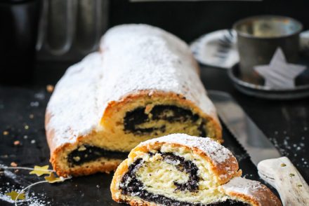 Mohn Quarkstollen Rezept so geht sächsisch Adventskalender Adventsgebäck einfacher Christstollen aus Quarkteig foodstyling german christmas recipes Rezept Backrezept Weihnachtsbäckerei Zucker Zimt und Liebe Foodblog Backblog