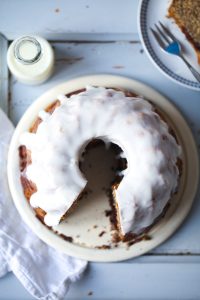 Mohn Marmorkuchen Gugelhupf Rezept mit Schmandguss poppy seed marble bundt cake foodstyling food photography backblog einfaches rührkuchen rezept leichte kuchen