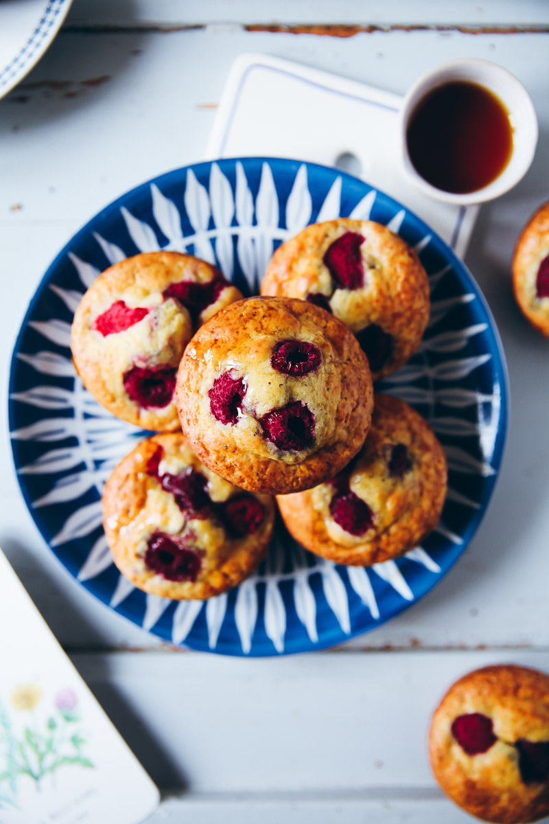 Pancake Muffins mit Himbeeren und Mohn Backrezept frühstück pfannkuchen breakfast brunch raspberry poppy seed pancakes zuckerzimtundliebe foodstyling food photography brunchrezepte einfache pancakes selbermachen aus dem ofen