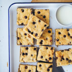 Rezept für Chocolate Chip Cookie Bars mit Haferflocken oat bars gooey cookies foodstyling cookie squares food photography zuckerzimtundliebe foodblog backblog baking backrezept kekse backen schokoladencookies