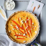 Rezepte fürs Osterfrühstück oder Osterbrunch Quiche oder herzhafte Tarte mit Ofenmöhren und Oster-Laugenzopf mit gekochten bunten Ostereiern von zuckerzimtundliebe mit Arla Kaergarden Block