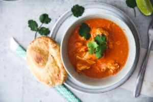 Butter Chicken Rezept Indische Küche Indisch kochen Indisches Curry mit Hühnchen Garam Masala Koriander Naan Brot zuckerzimtundliebe foodblog asiatisch kochen bestes curry foodstyling