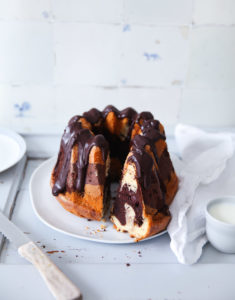 Donauwelle Gugelhupf Rezept Rührkuchen Napfkuchen Nordicware zuckerzimtundliebe foodstyling kirschen cherry marble bundt cake recipe einfacher kuchen backrezept kirschkuchen marmorkuchen